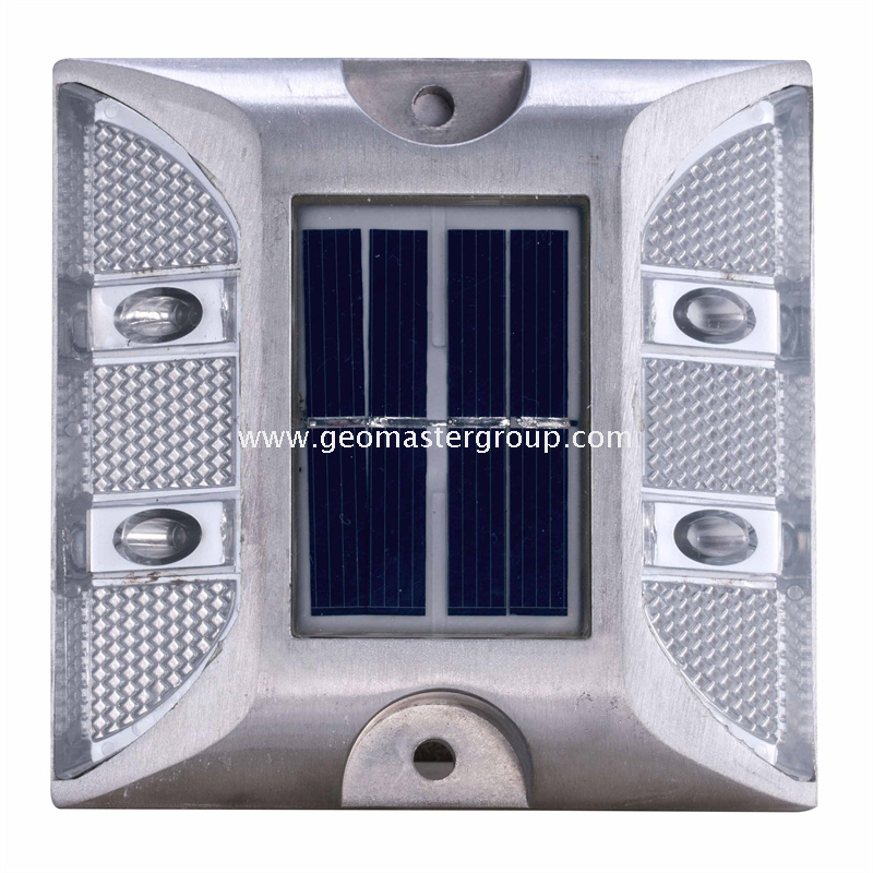 Stud de estrada solar