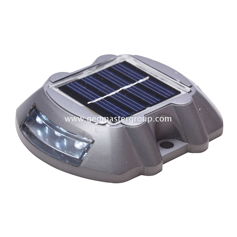 Stud de estrada solar