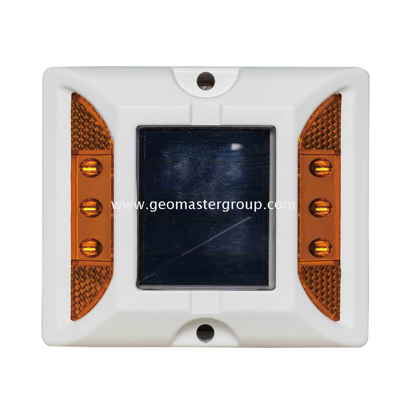 Stud de estrada solar