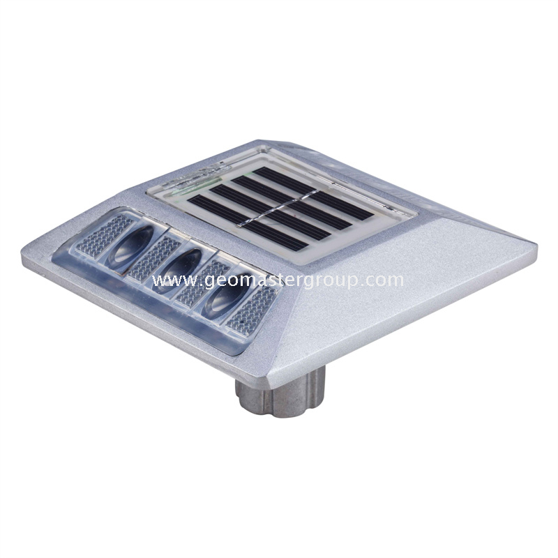 Stud de estrada solar