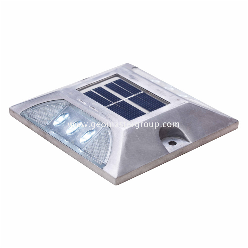 Stud de estrada solar