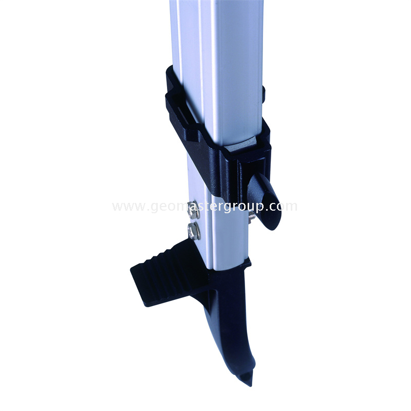 Tripé do contratante (pernas quadradas, trava lateral)