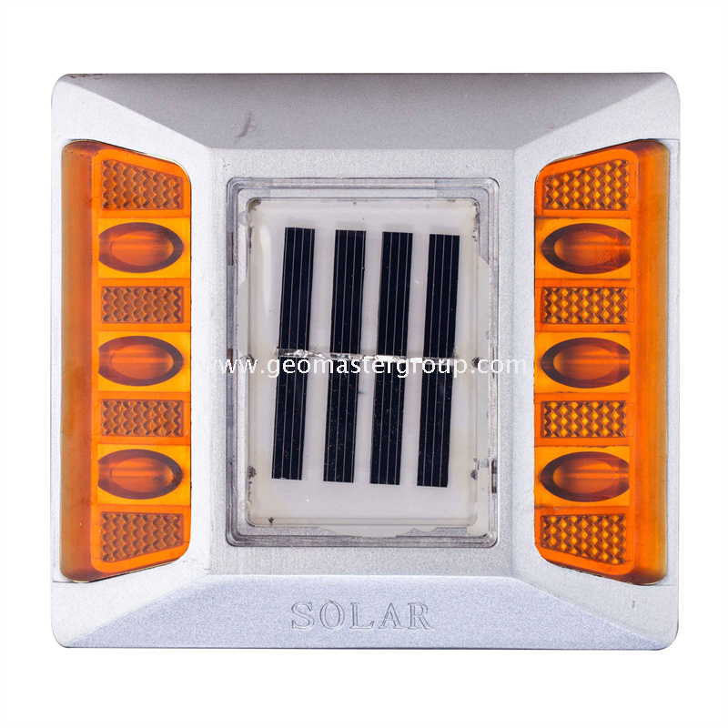 Stud de estrada solar