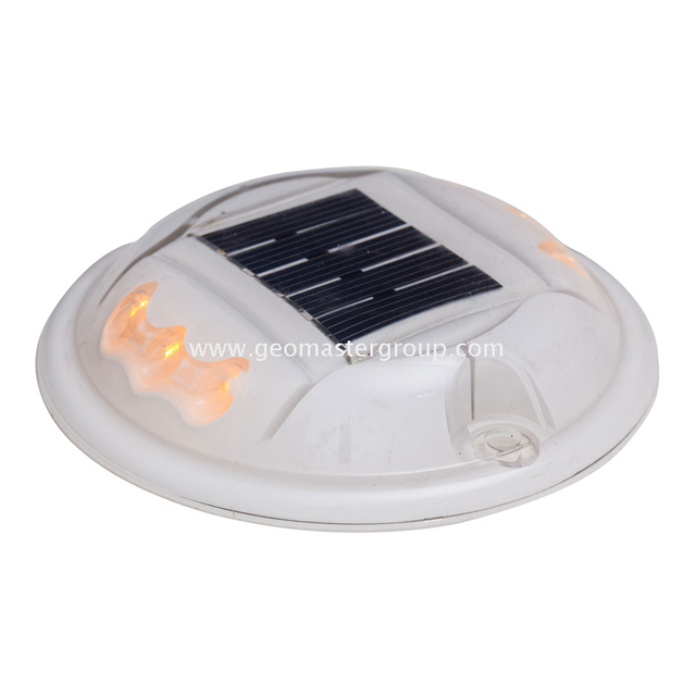 Stud de estrada solar