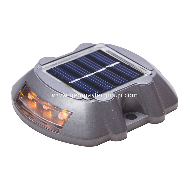 Stud de estrada solar