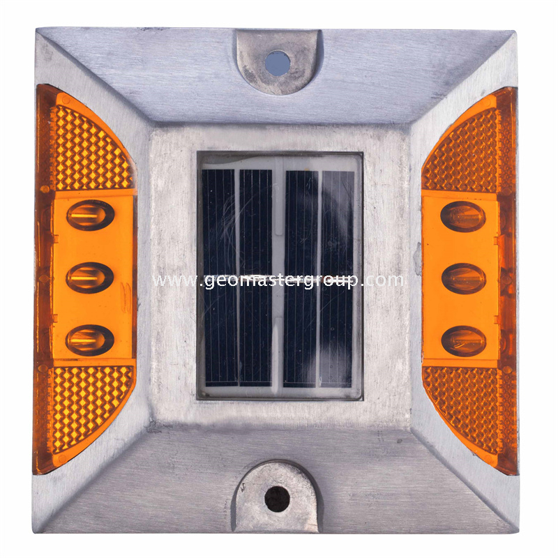 Stud de estrada solar