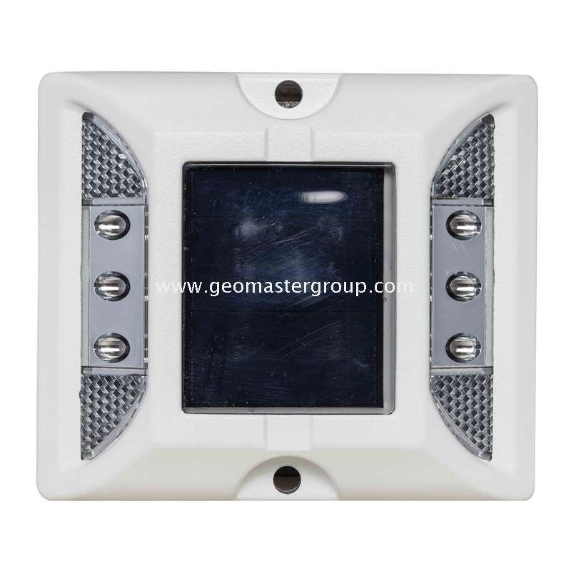 Stud de estrada solar