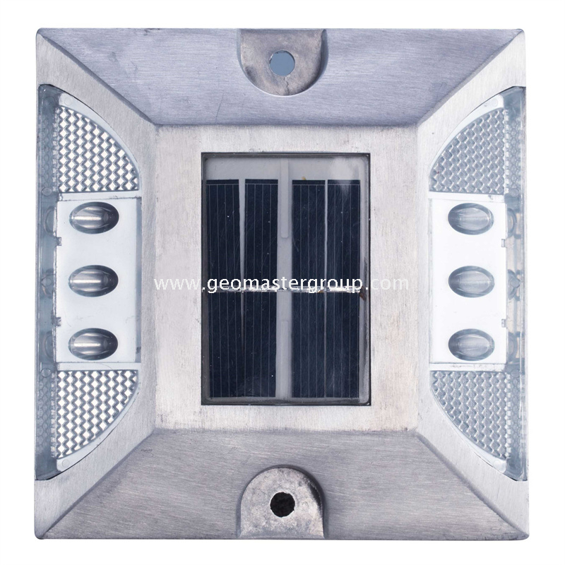 Stud de estrada solar