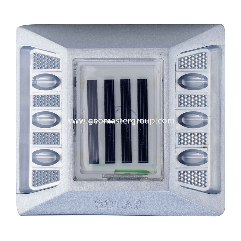 Stud de estrada solar