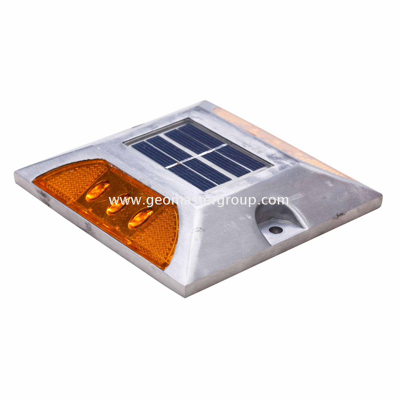 Stud de estrada solar