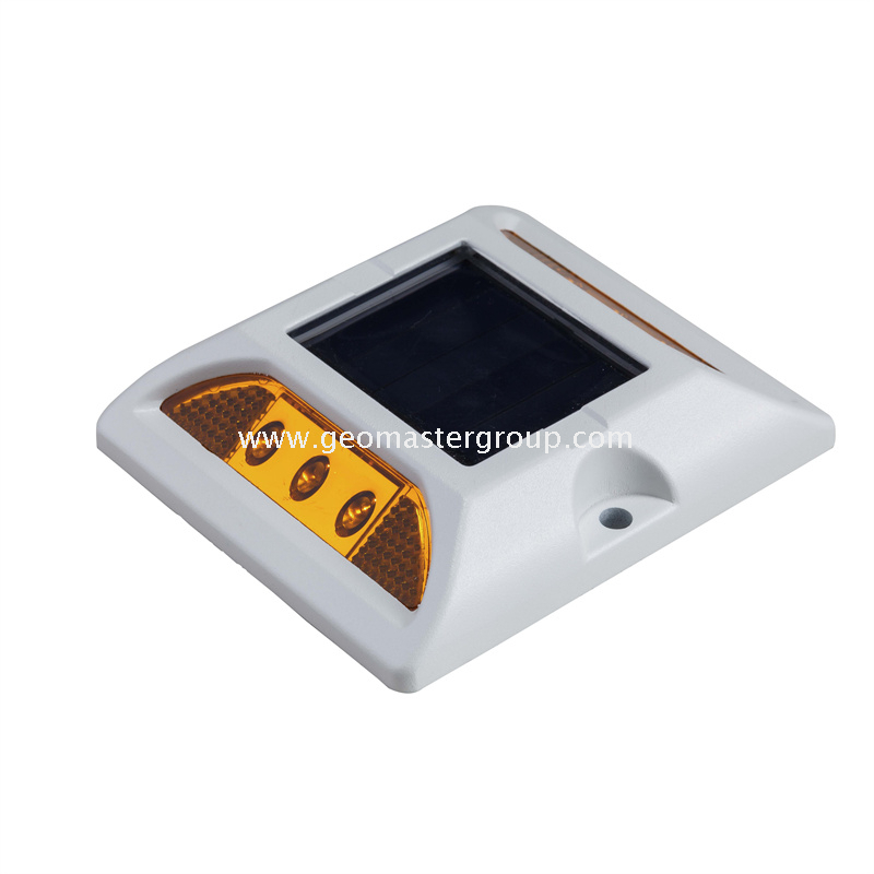 Stud de estrada solar